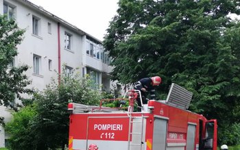 Pompierii solicitați pentru evacuarea apei …