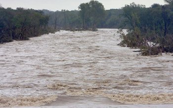 Prutul este în creștere: Case …