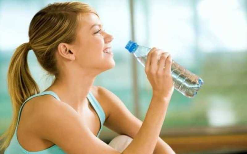 Deshidratarea duce la afecțiuni grave. Ce boli putem face dacă nu bem apă