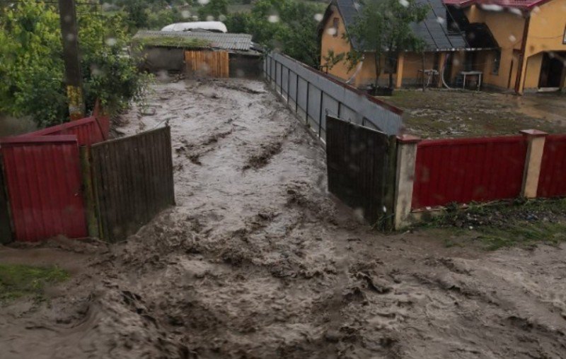 Inundațiile au făcut ravagii în Botoșani, în timp ce PNL a crescut numărul de subprefecți care taie frunză la câini!