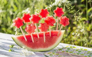 Pepenele roşu, fructul-vedetă al verii. …