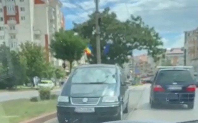 Incredibil! Încă un șofer filmat circulând pe contrasens în Botoșani