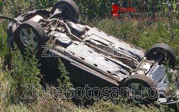 Accident! Două mașini s-au răsturnat …