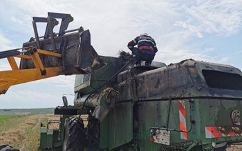 Combină agricolă distrusă parțial de …