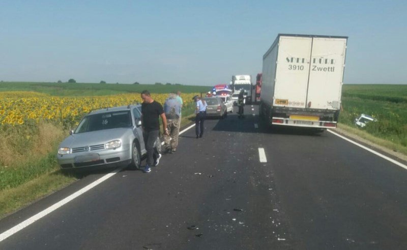 Botoșănean rănit într-un carambol cu patru mașini produs în județul Suceava