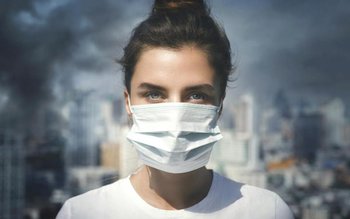 Într-un judeţ din România masca …