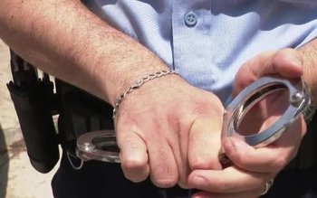 Autorii unui furt comis acum …