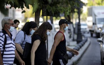 Masca de protecție obligatorie aproape …