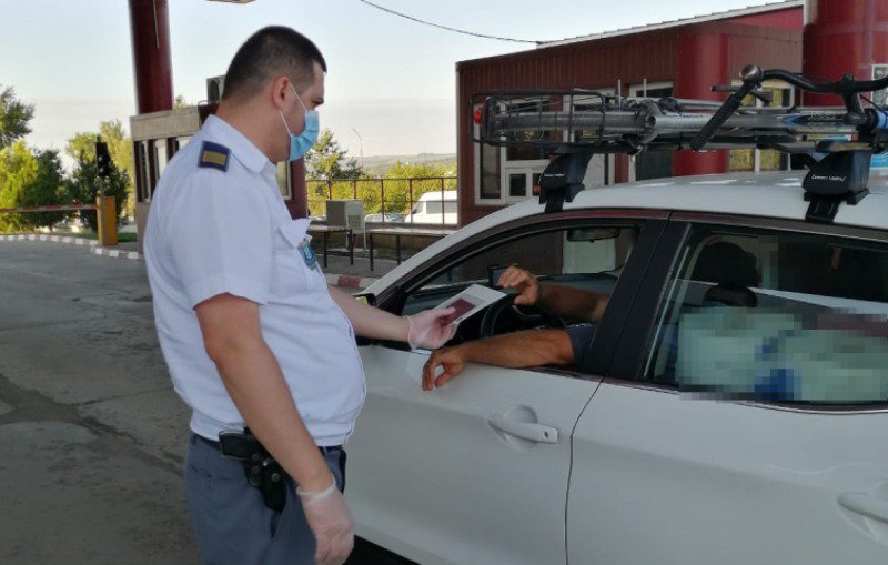 Moldovean prins la Vama Stânca încercând să treacă frontiera la volan, fără permis de conducere