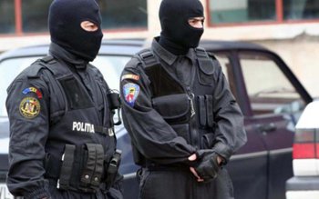 Peste 700 de pachete de …