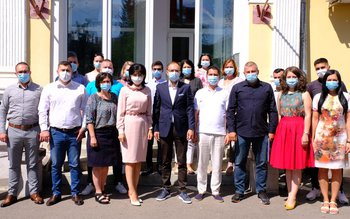 Peste 200 de tineri licențiați …