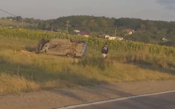 Accident! Trei tineri s-au răsturnat …
