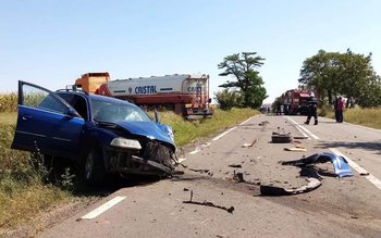 Ciocnire violentă între o mașină …