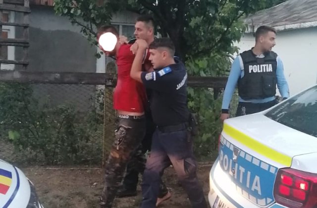 Tânăr arestat după ce și-a terorizat fosta soție și a sărit la bătaie la polițiști - FOTO