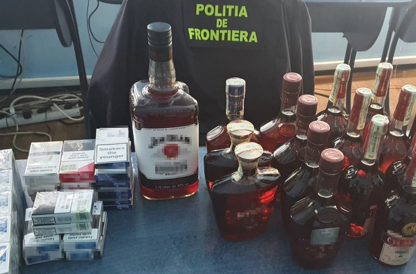 Alcool și țigări de contrabandă, depistate de poliţiştii de frontieră - FOTO