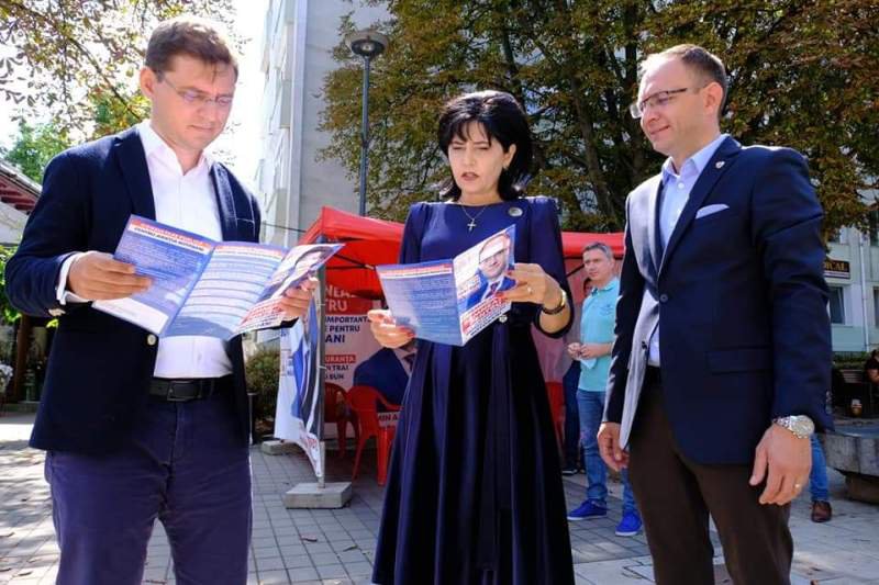 100.000 de cetățeni au semnat pentru proiectele de dezvoltare ale municipiului și județului Botoșani inițiate de Doina Federovici și Cosmin Andrei - FOTO