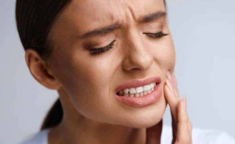 Remedii naturale care te ajută să scapi de durerea de dinți