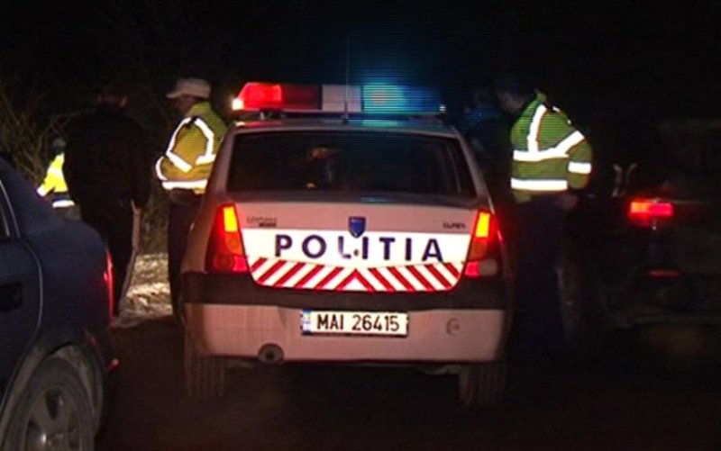 Prins cu mașina pe șosea MORT DE BEAT și FĂRĂ PERMIS! Un tânăr din Vorona CONDUCEA într-o stare aproape de COMĂ ALCOOLICĂ