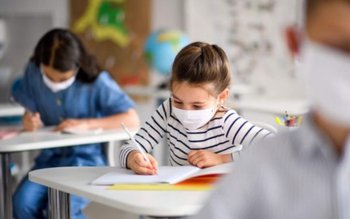 Elevii află astăzi dacă se …