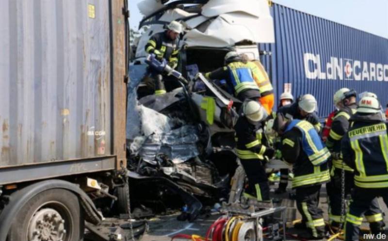 ACCIDENT cumplit! Patru români au murit striviți într-un microbuz, pe o autostradă în Germania