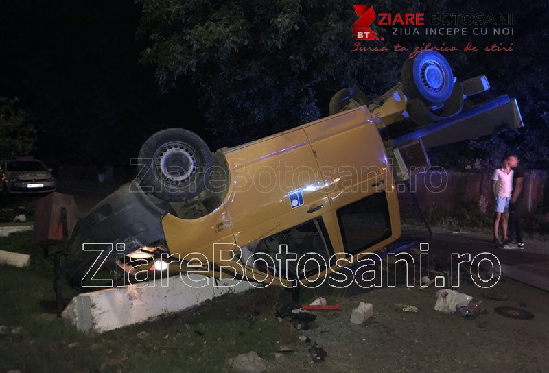 Accident mortal în județul Botoșani! O autoutilitară a intrat frontal într-o căruță apoi s-a răsturnat - FOTO