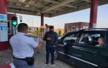 Documente false cumpărate cu 150 …