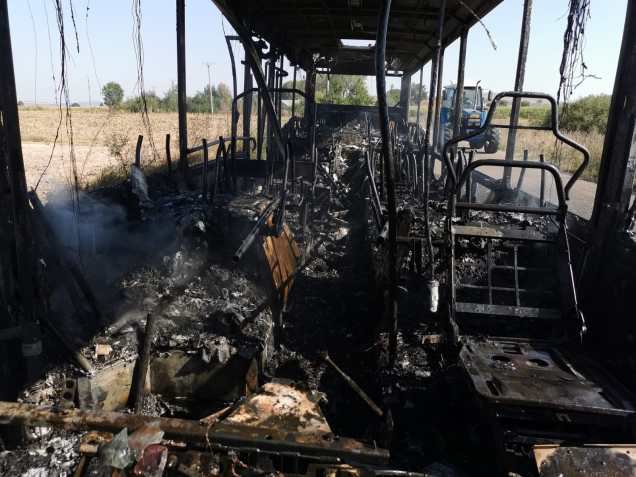 Un șofer din Brăești a văzut moartea cu ochii după ce autobuzul pe care îl conducea a luat foc în timpul mersului