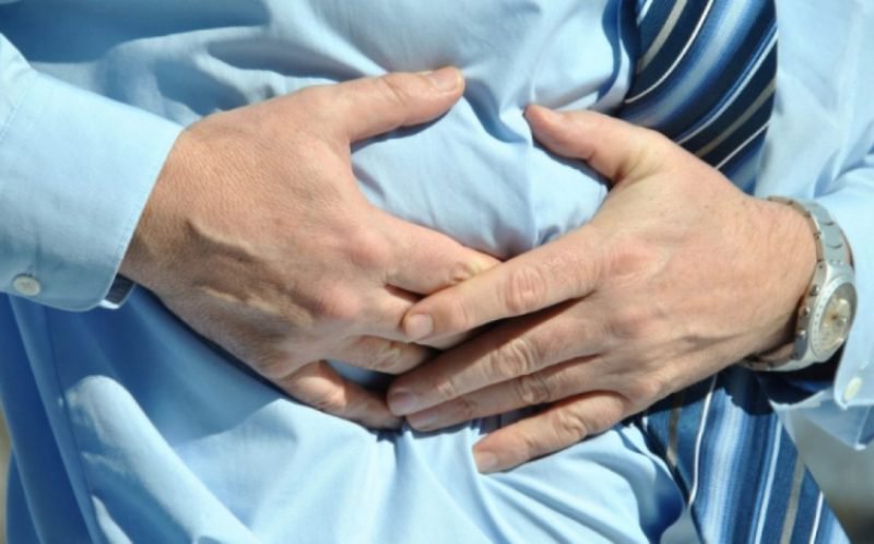 Balonarea și durerea abdominală pot fi semnul unei afecțiuni grave