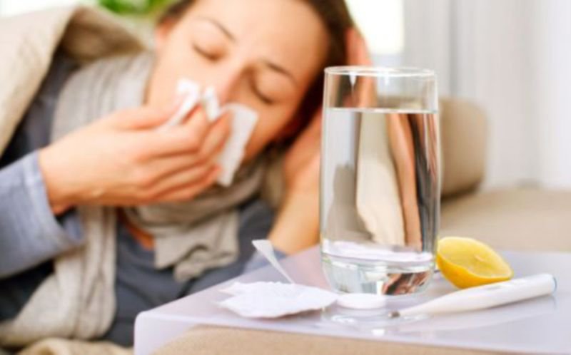 Cum deosebim gripa sezonieră de COVID-19. Indiciile care pot face diferența