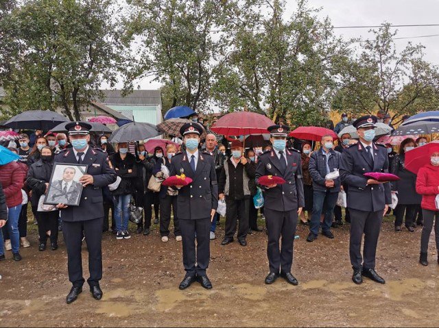 Fostul șef al ISU Botoșani, Radu Anton, înmormântat cu onoruri militare - FOTO