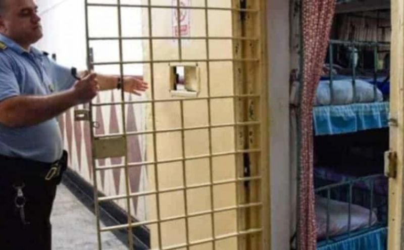 Dorohoian condamnat la închisoare pentru contrabandă, escortat către Penitenciarul Botoșani