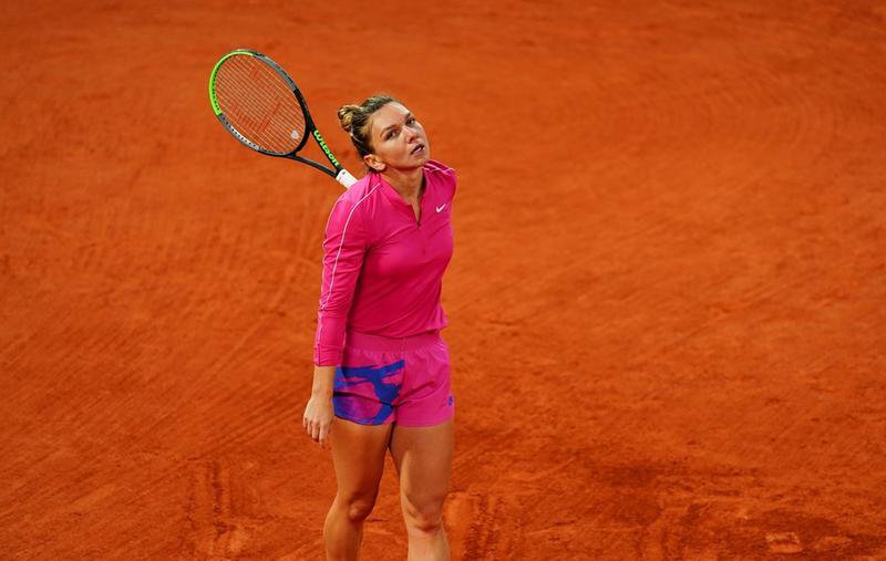 Roland Garros: Simona Halep a pierdut neașteptat, în două seturi, cu Iga Swiatek