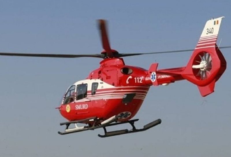 Bărbat din Dorohoi diagnosticat COVID 19, transferat de urgență cu elicopterul SMURD la București