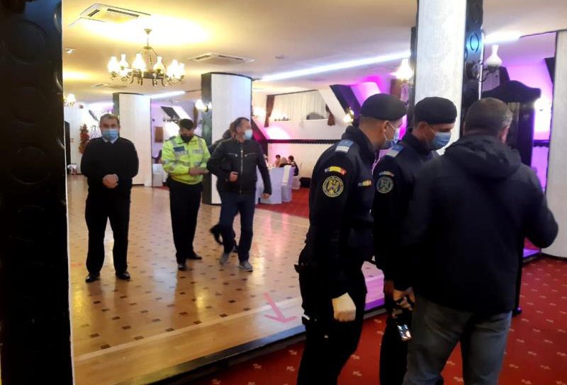 Botoșani: Acțiuni ale polițiștilor pentru prevenirea răspândirii virusului SARS-CoV-2 - FOTO