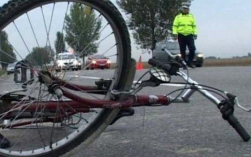 De beat ce era, un biciclist a căzut în mijlocul străzii iar acum este cercetat pentru vătămare corporală din culpă
