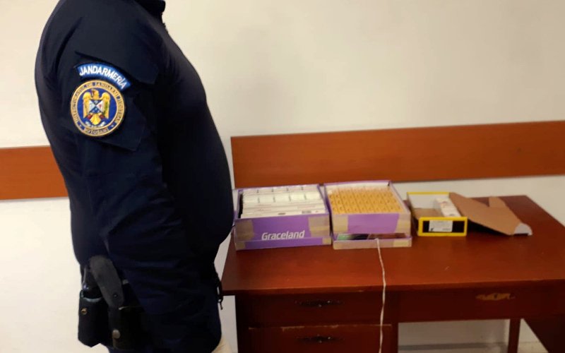 Botoșănean prins în timp ce vindea țigări de contrabandă în Piața Centrală