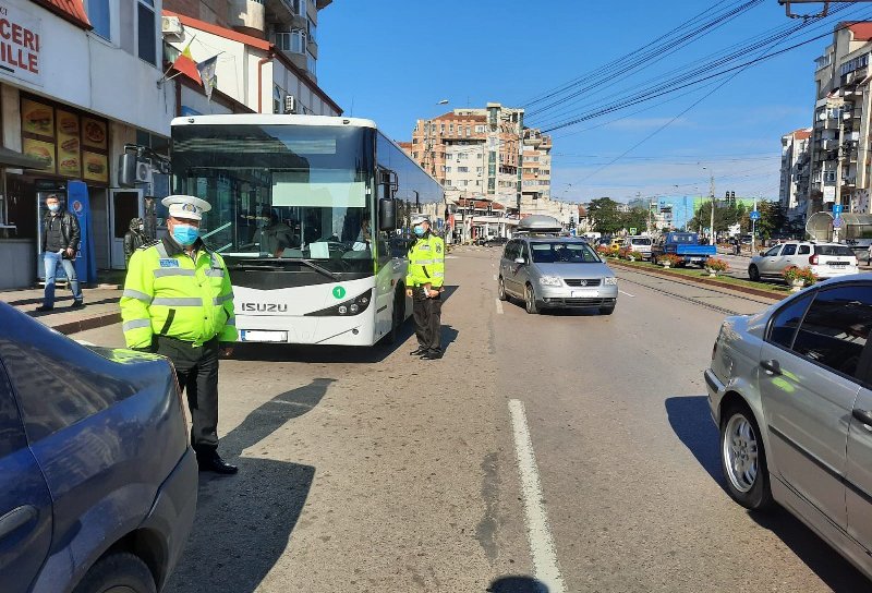 Activitățile desfășurate de polițiști din Botoșani pentru prevenirea și limitarea infectării cu Sars-Cov 2 continuă - FOTO