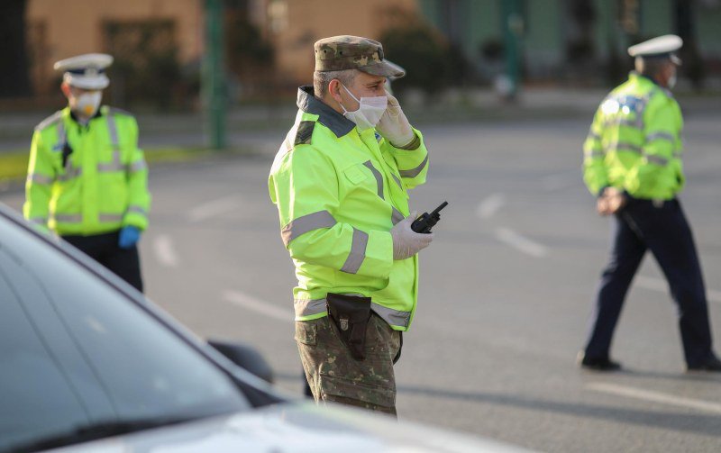 Controale și amenzi în județul Botoșani. Oamenii legii verifică dacă oamenii poartă mască