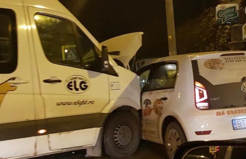 Accident în Botoșani! Impact între un autoturism și un microbuz