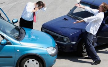 Accident rutier cu două mașini …