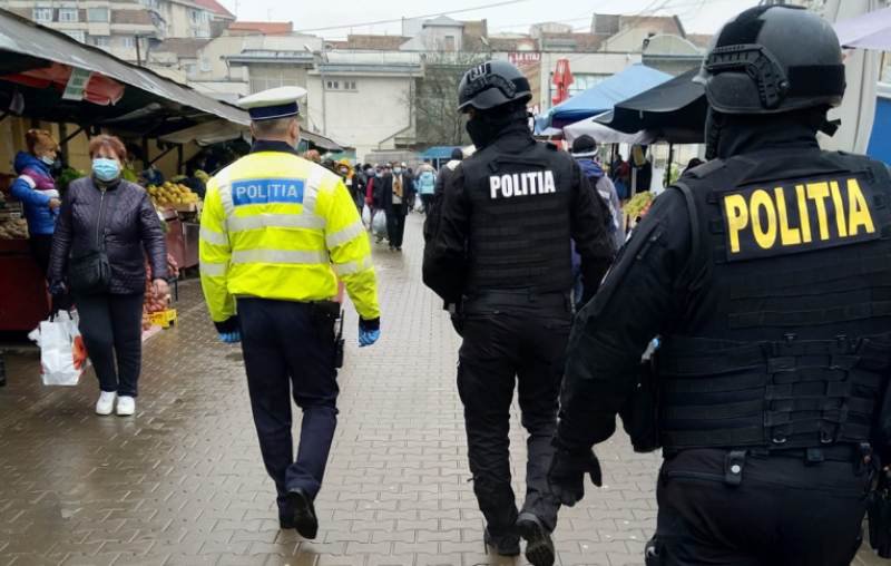 Polițiștii au întețit controalele COVID: În aceste momente are loc o acțiune în Piața Centrală Botoșani - FOTO