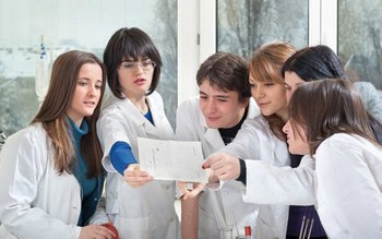 Studenţii de la medicină chemați …