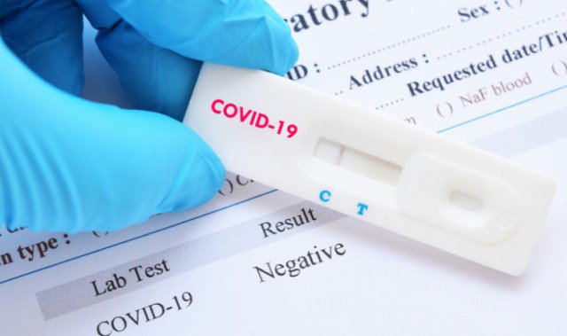 Vânzarea testelor rapide pentru COVID-19 în farmaciile din România, INTERZISĂ de Agenția Medicamentului