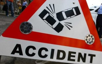 Impact frontal între două mașini …