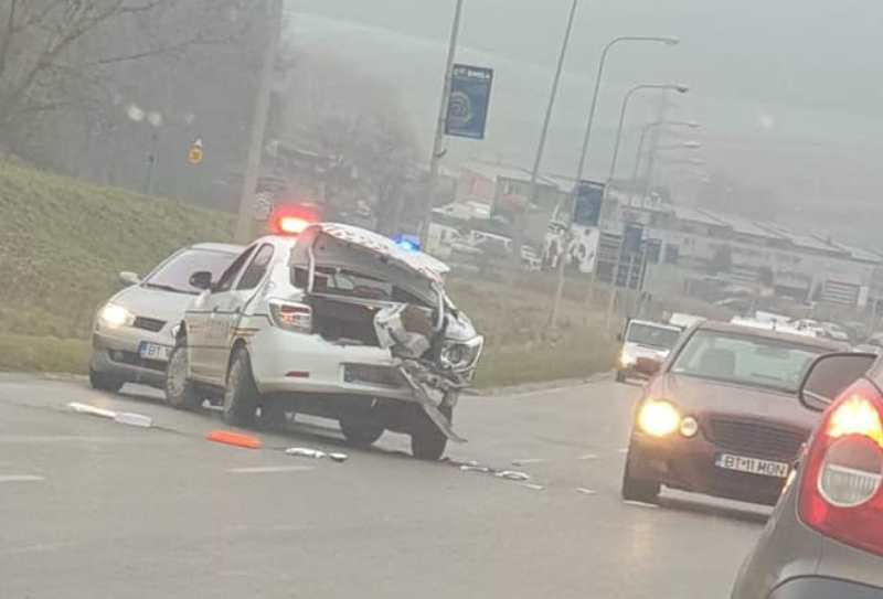 Accident cu trei mașini la Botoșani! O autospecială a Poliției implicată în carambol