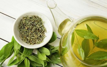 O moleculă din ceaiul verde …