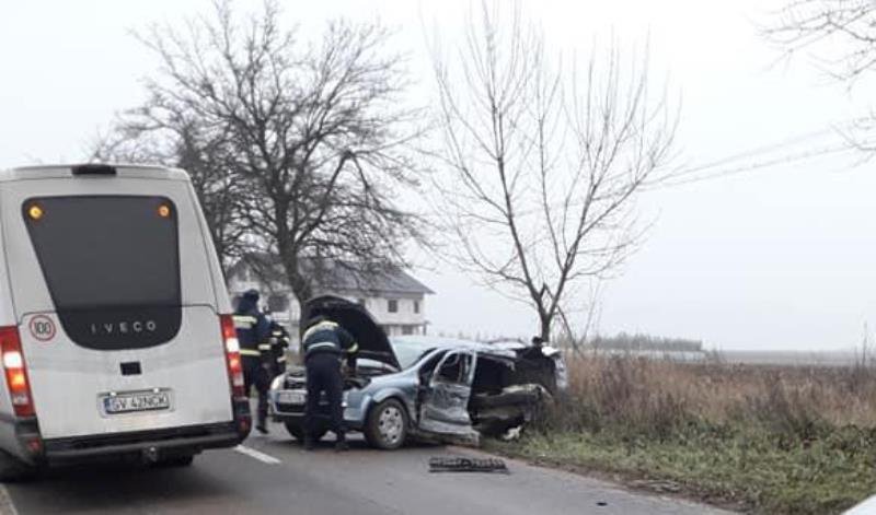 Tânăr rănit într-un accident care a avut loc pe drumul Darabani-Dorohoi. Mașina s-a izbit într-un copac