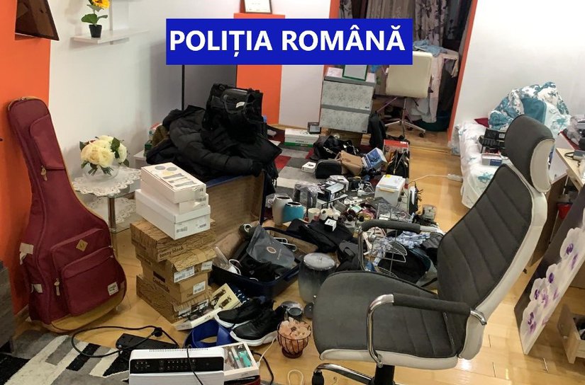 Botoșani: Percheziții la persoane bănuite de fraudă informatică și fals informatic - FOTO