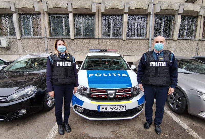 Femeie salvată de doi polițiști din Botoșani, soț și soție