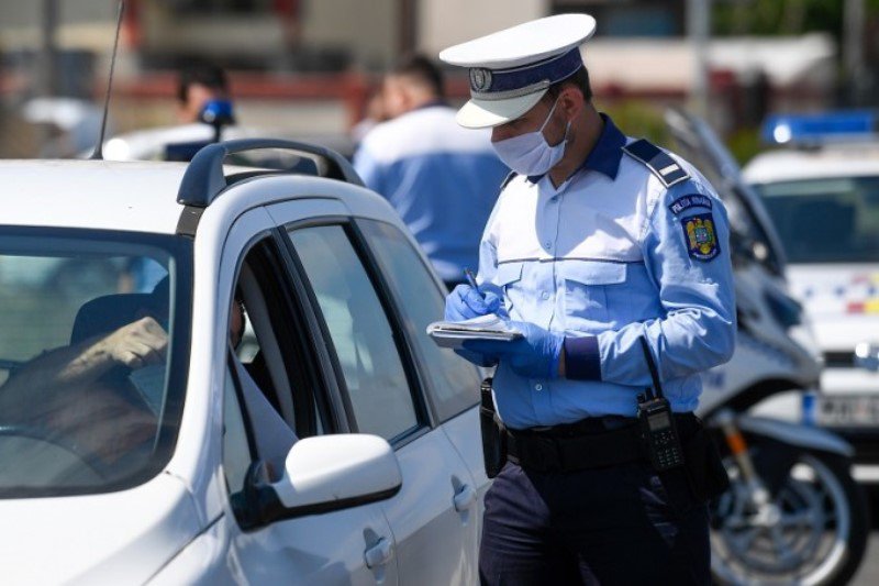 Acțiuni ale polițiștilor botoșăneni pentru verificarea măsurilor impuse de autorități pentru prevenirea și limitarea efectelor pandemiei